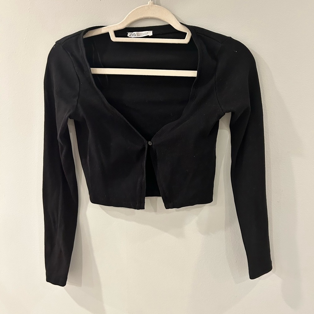 Zara Middle Button Long Sleeved top